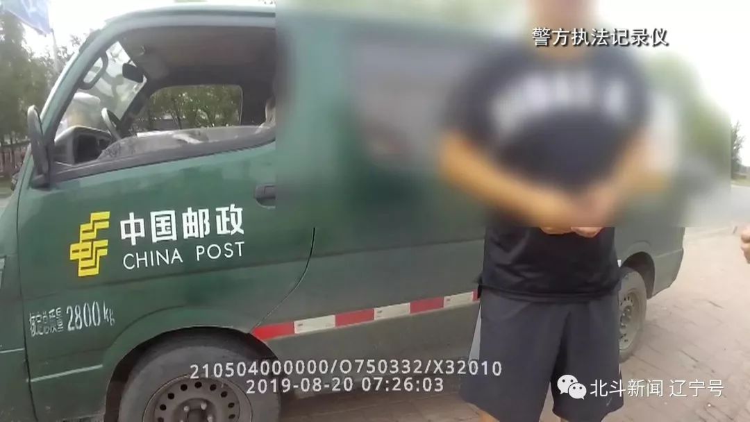 一名邮政车司机做了回“反面教材”怎么回事？