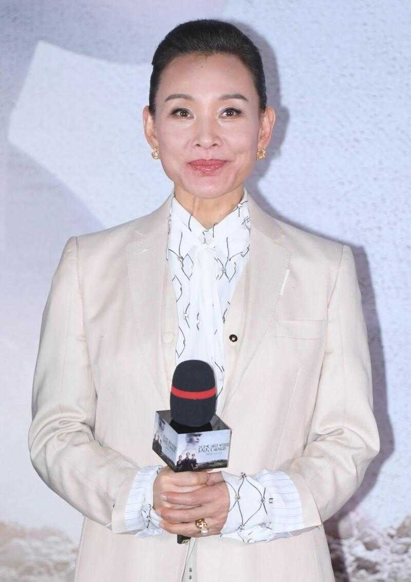 陈冲深v领礼服及吊带裙,陈冲惊艳西方人