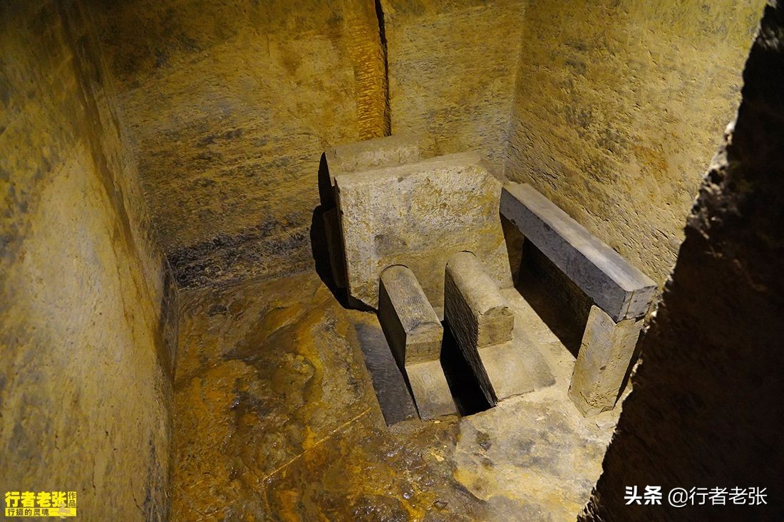 老款卫生间马桶,2000年前的冲水厕所