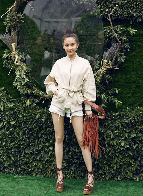 想要一双适合自己的高跟鞋？看看细高跟、小猫跟和坡跟鞋选择技巧