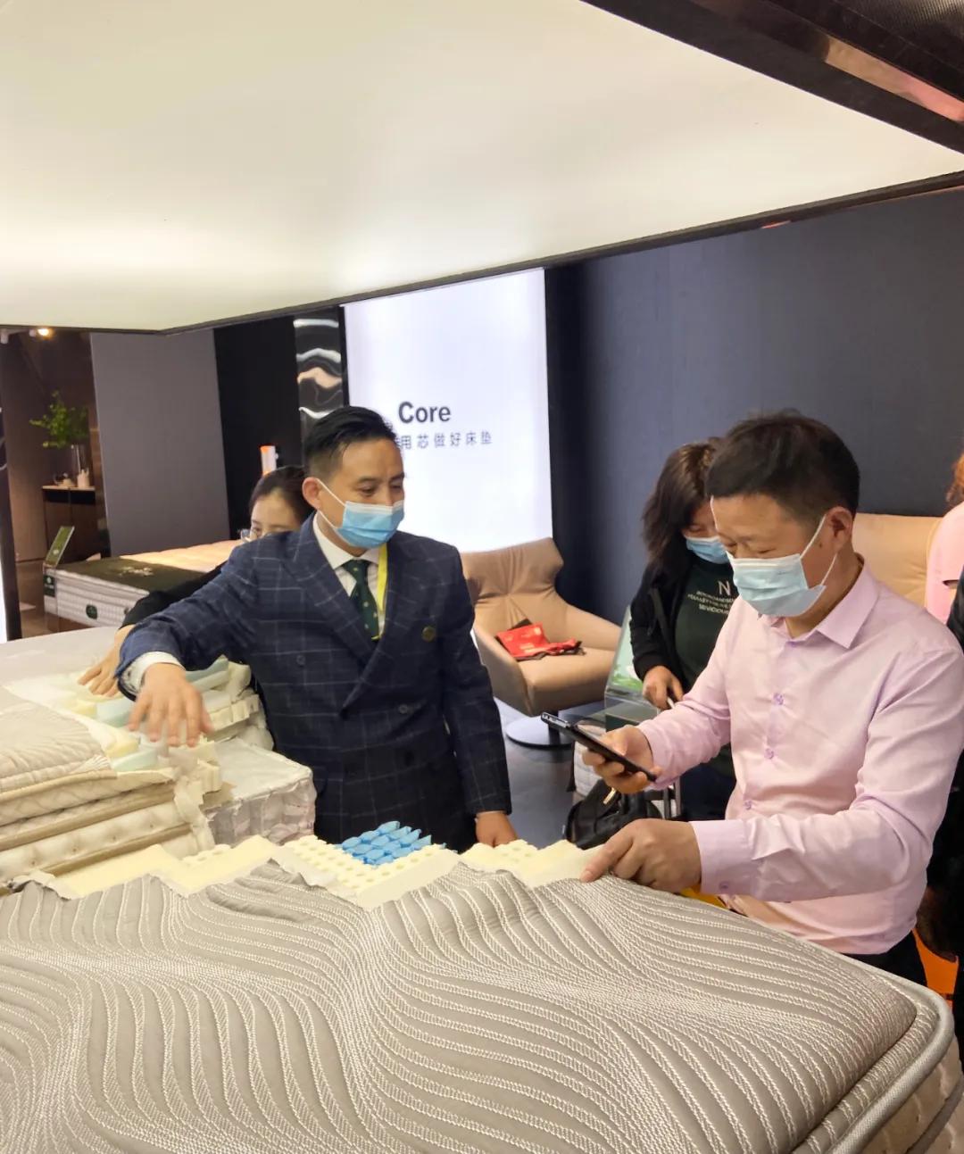 皇玛康之家床垫花好月圆,第50届国际名家具展