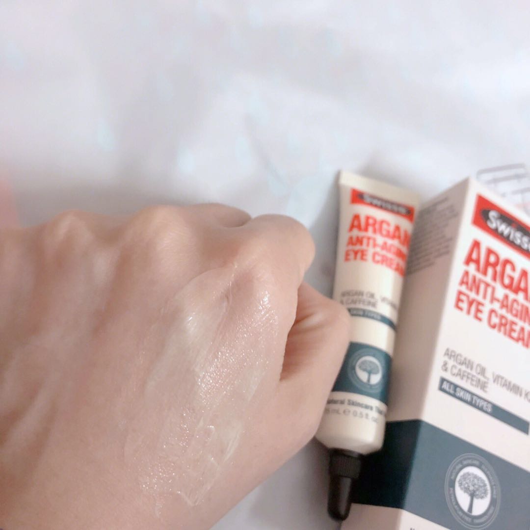 眼角下面的皱纹卡粉怎么办,眼角下边化妆有皱纹卡粉