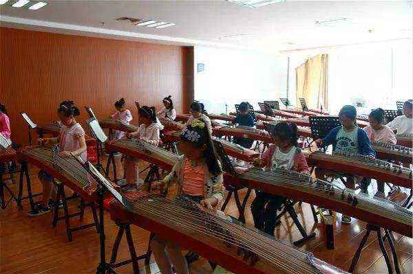 在上海一个月赚2万是什么水平,上海每个月赚4万够吗