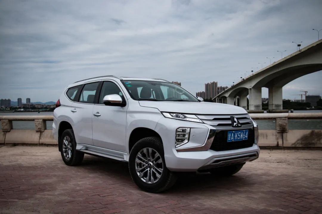 试驾三菱帕杰罗劲畅3.0,20款三菱帕杰罗劲畅3.0越野测试