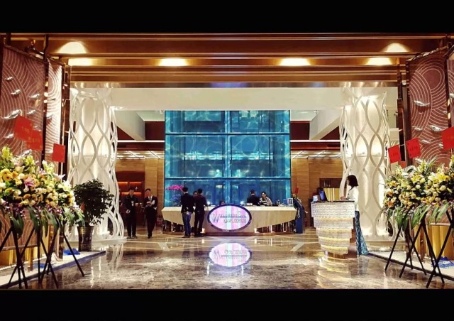 东莞西湖乐园恒温游泳馆,东莞水立方游玩