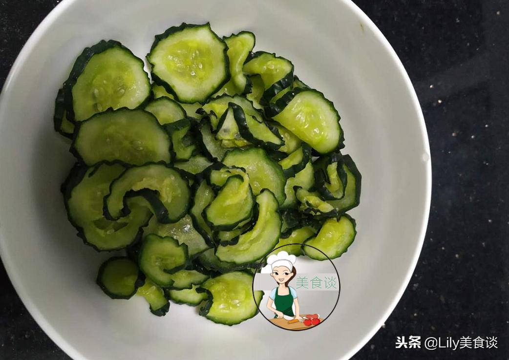 炒黄瓜怎么切不下水,炒黄瓜不变色的方法