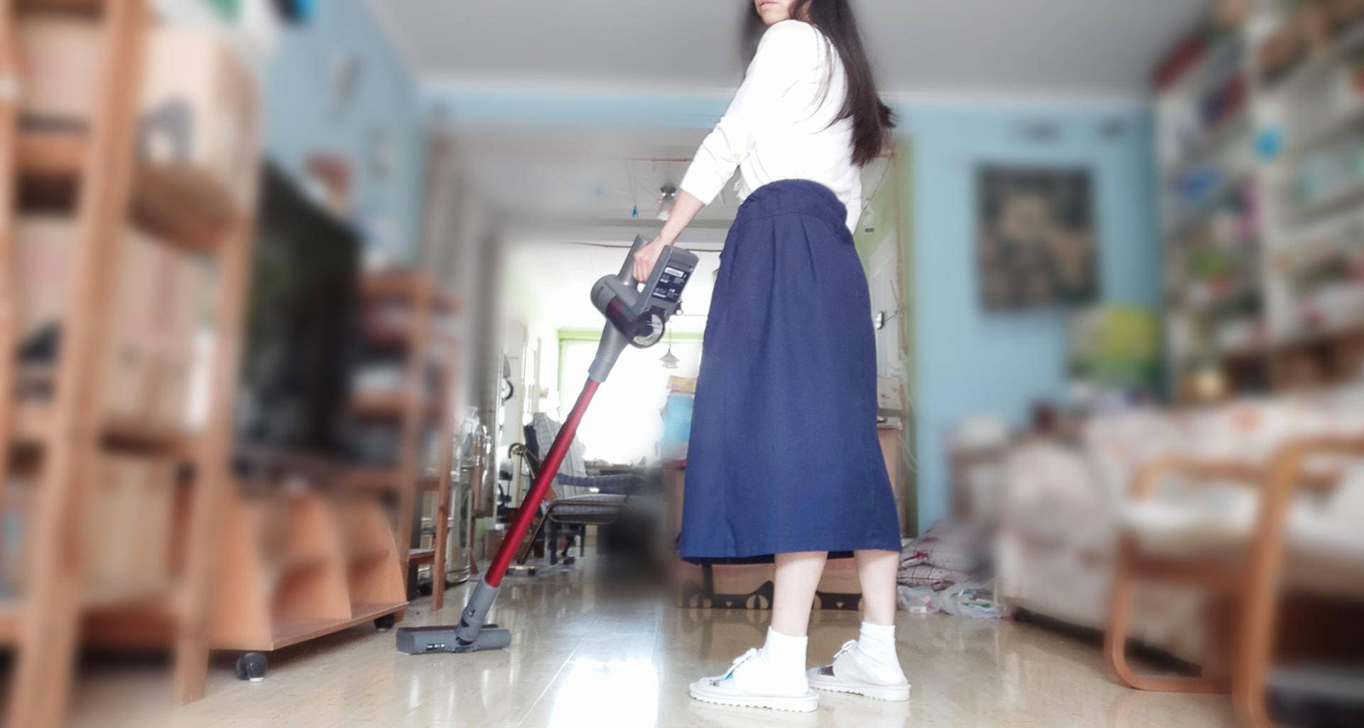 一人轻松扫全屋，娇小女生最爱用？顺造轻量手持吸尘器L1体验