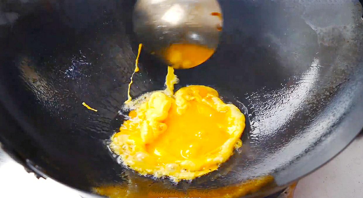 蛋炒饭好吃教程,蛋炒饭最好吃做法加酱油