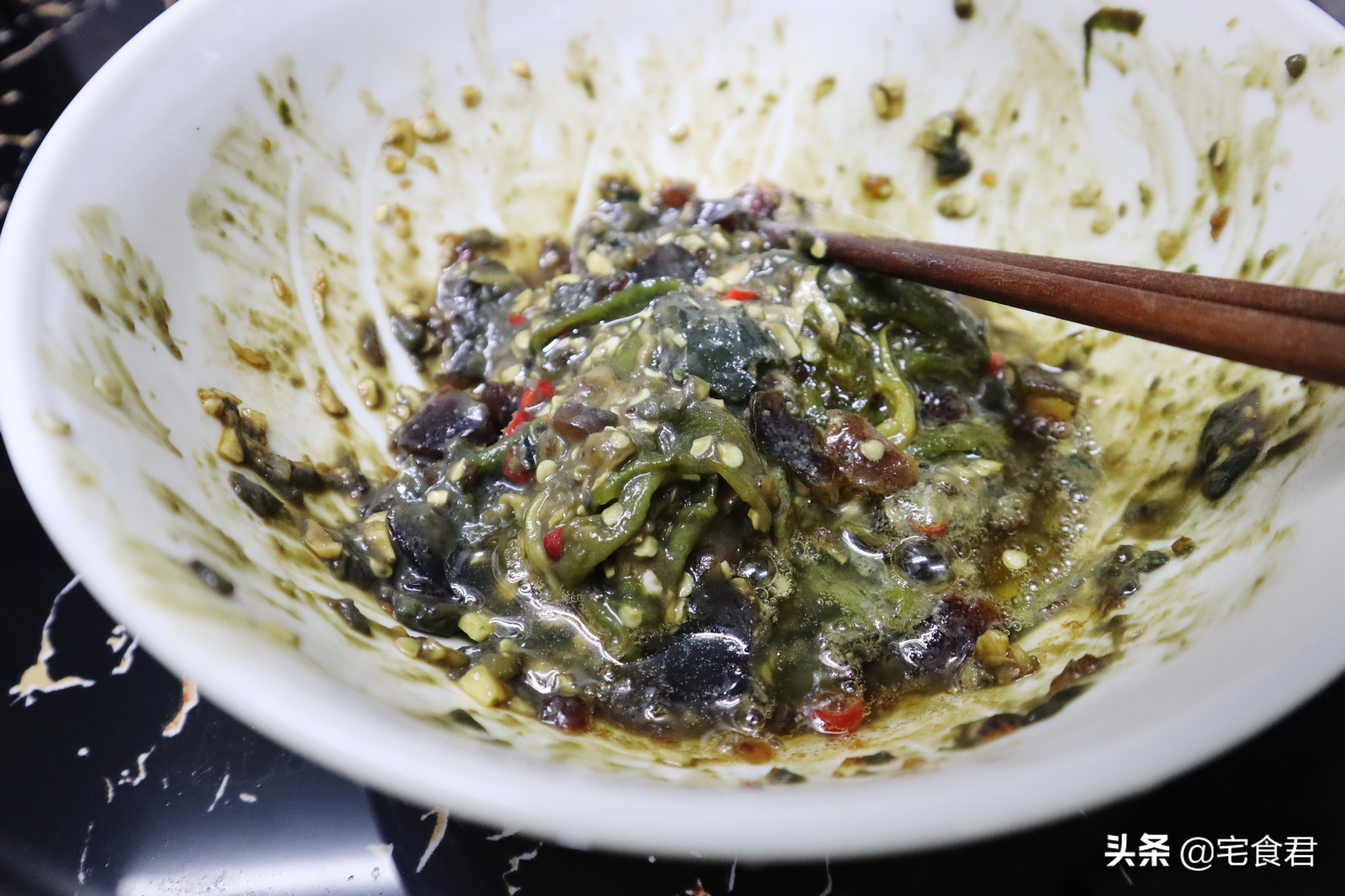 擂辣椒皮蛋最好吃的做法视频,擂辣椒皮蛋最正宗的做法