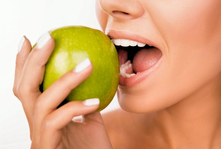 牙齿遇到冷热酸甜就痛用什么牙膏,吃酸甜的东西牙齿就痛是怎么回事