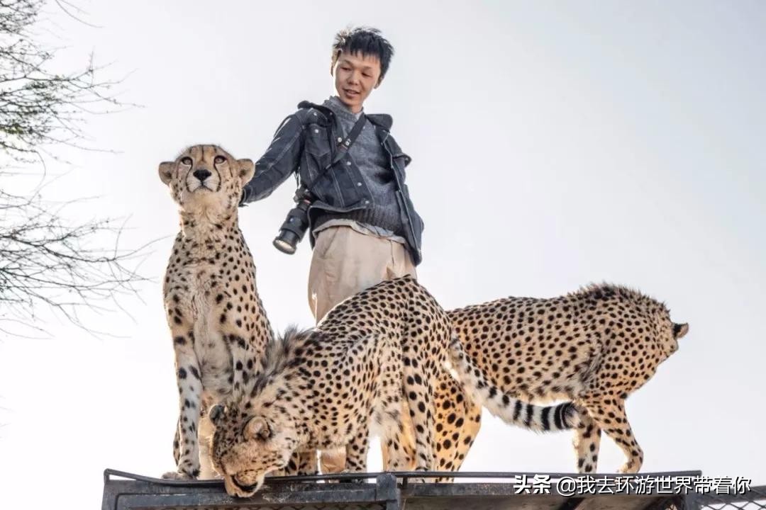 三个人一辆面包车环游世界,3个小伙开面包车