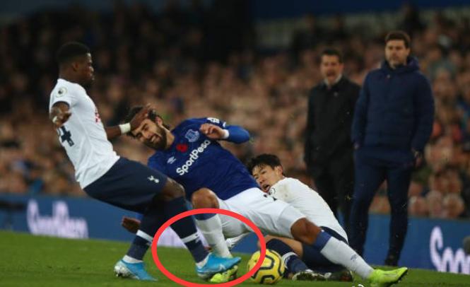 亚洲足球一哥孙兴慜今日闯祸，将对手铲断腿情绪失控