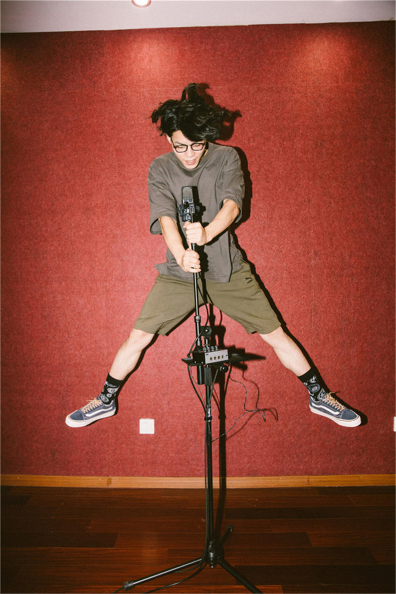 权志龙同款vans深蓝穿搭,权志龙的vans是哪一款