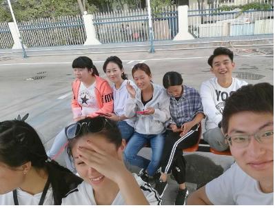 学车怎么跟女教练搞好关系,新手练车找个好教练很重要