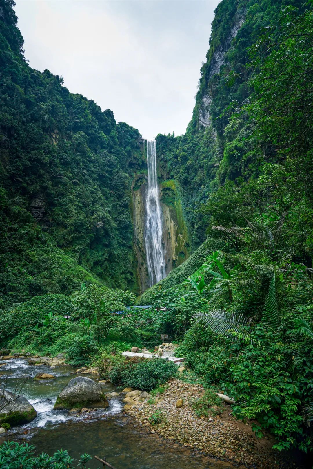 躲进这道地球上“美丽的伤痕”里，感受盛夏直降10℃的清凉