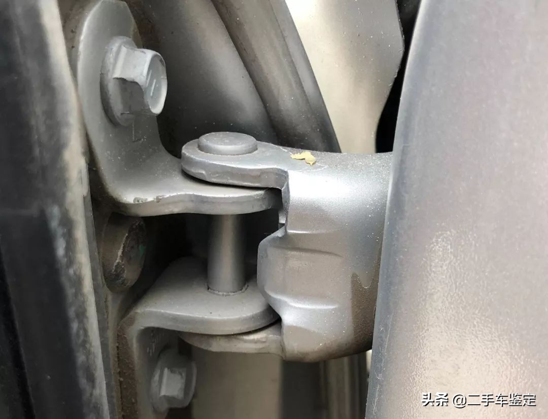 花冠车门上的三角板怎么拆,花冠车门内饰板怎么拆视频