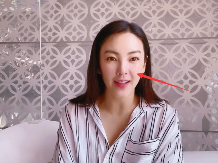 张雨绮现身机场活力十足,张雨绮霸气压轴秀