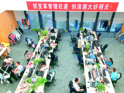 10个人负责60多个APP！记者在这家拥有7340项专利的集团待了三天