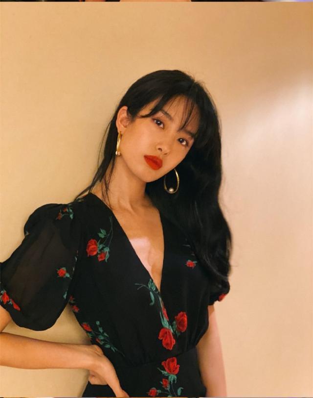 杨采钰惊艳法式穿搭,杨采钰气质温婉百变穿搭值得借鉴