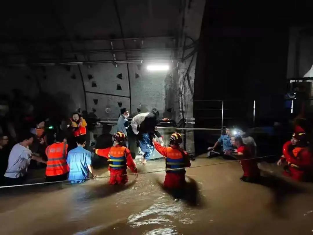 列车发生故障救援的流程是怎样的,地铁列车坏了怎么疏散