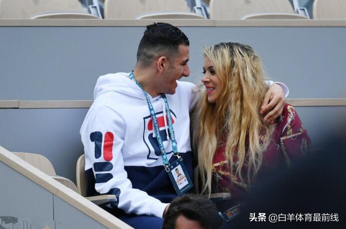 35岁的“小白兔”巴托丽结交小10岁强力男友,如今的她越来越滋润