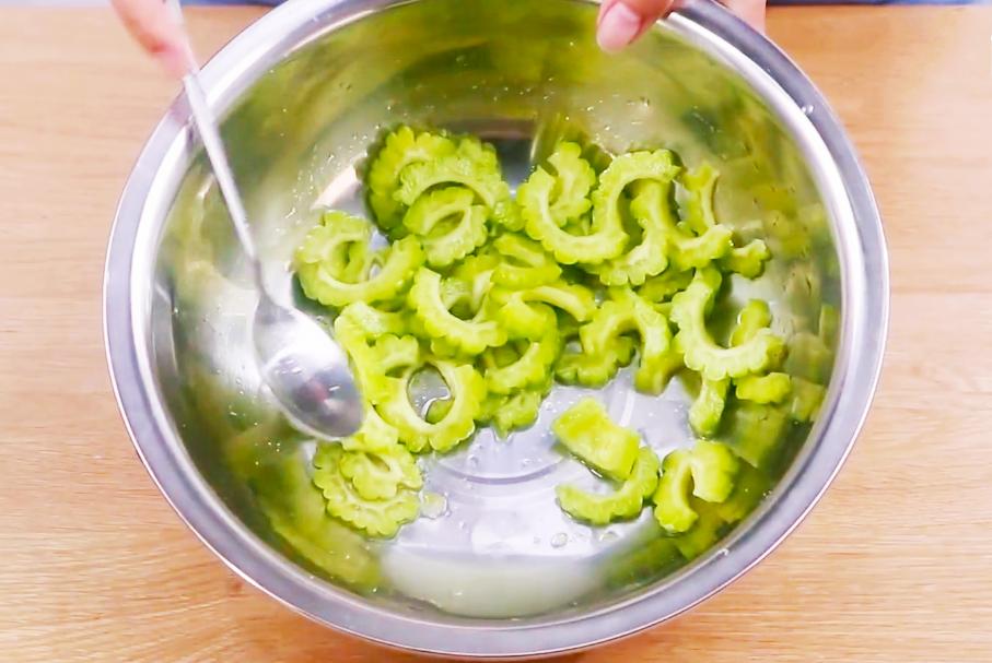 苦瓜怎样做才能减少苦味,苦瓜怎么做才会脆而不苦