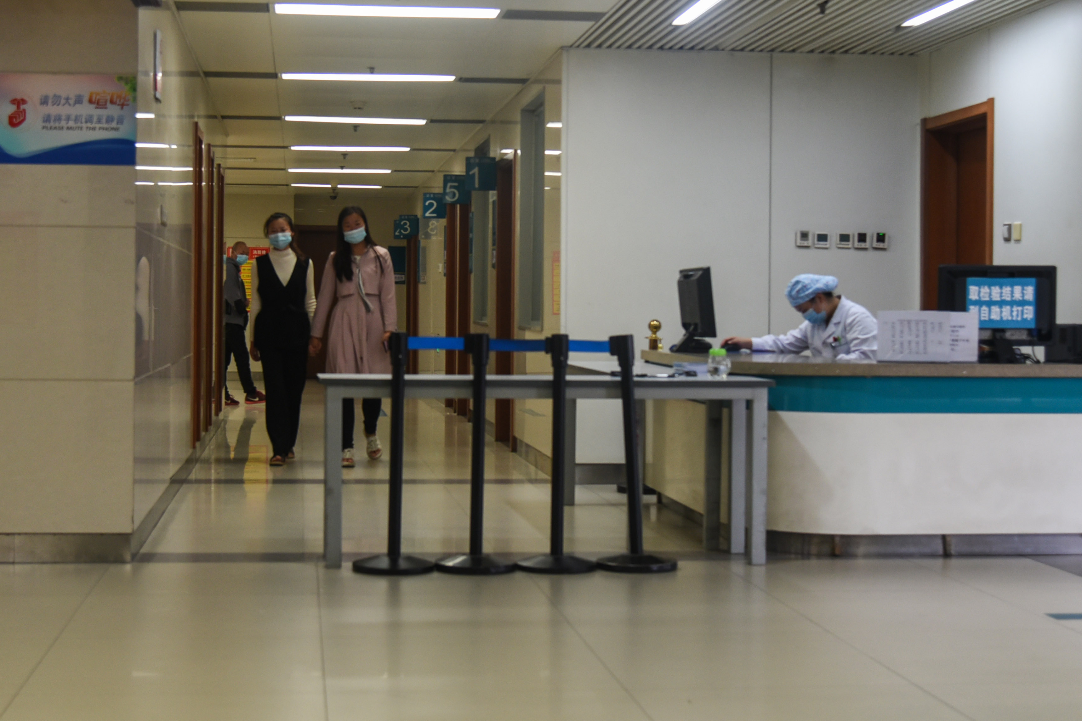 身患绝症姐姐们后悔,姐妹患重病好心大姐照顾她们