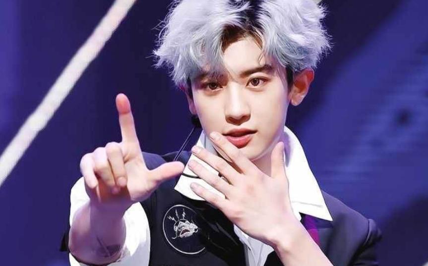 朴灿烈换组合了吗,朴灿烈韩国穿搭