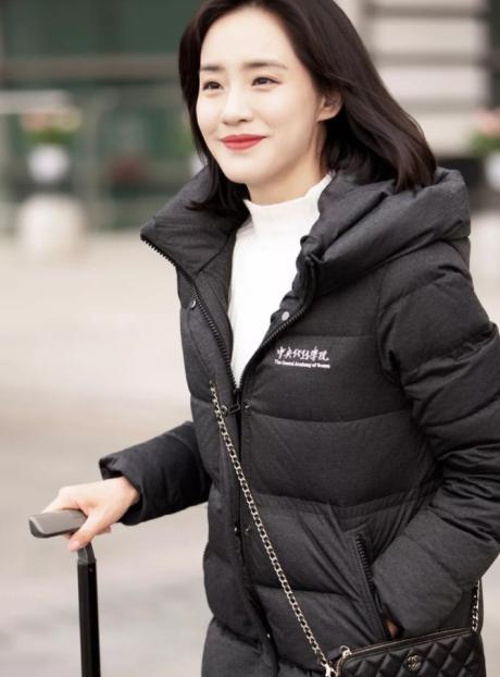 中戏羽绒服新旧版对比,中戏羽绒服和上戏羽绒服哪个好