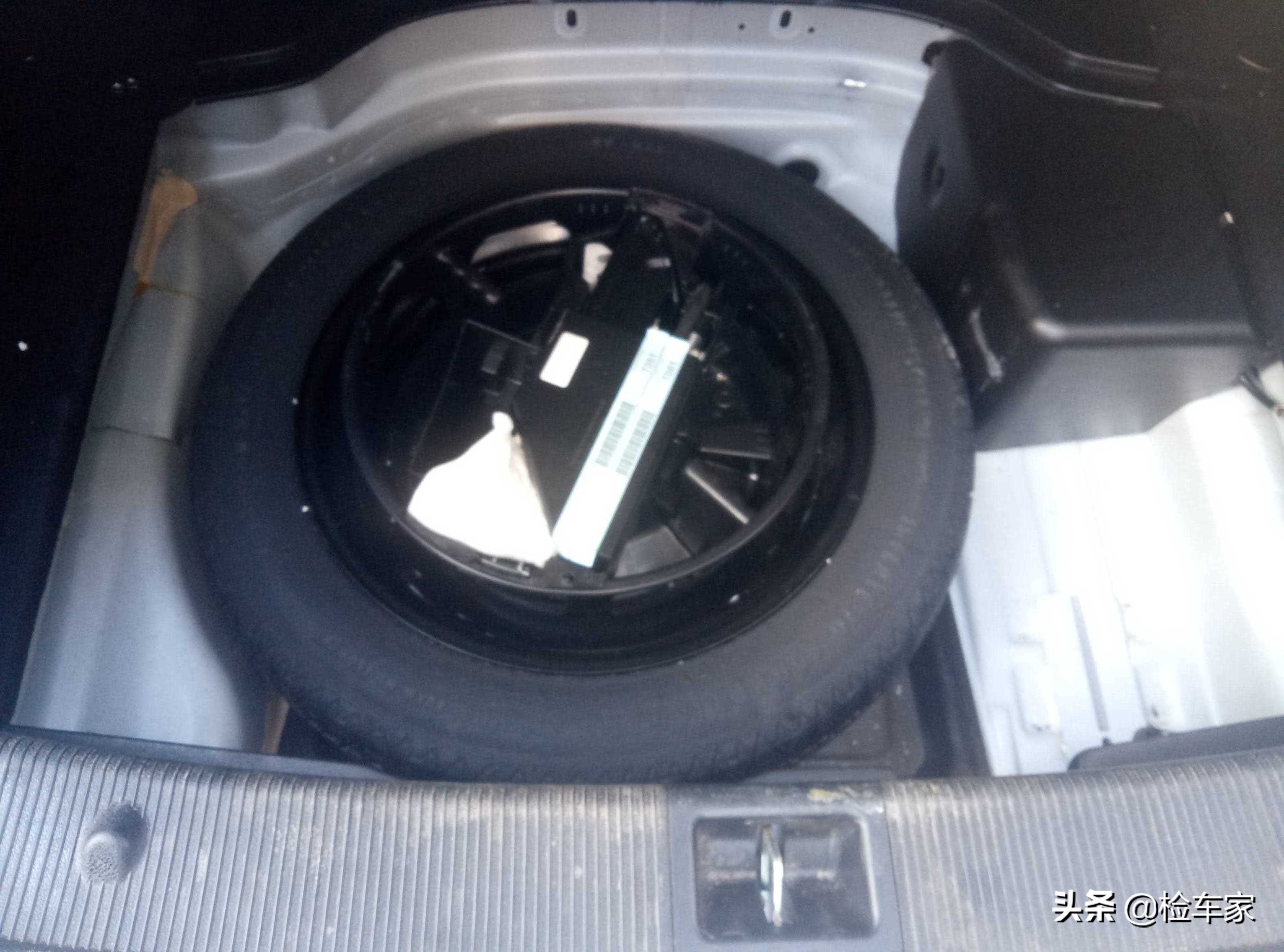 32万二手奔驰e300,30万买辆二手17年奔驰e200l