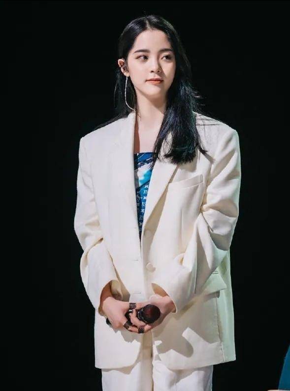 瑗胯鎬庝箞绌挎墠鑳芥樉寰椾笉鍍忓崠淇濋櫓,瑗胯鎬庝箞绌挎墠涓嶄細鍍忔槸鍗栦繚闄╃殑