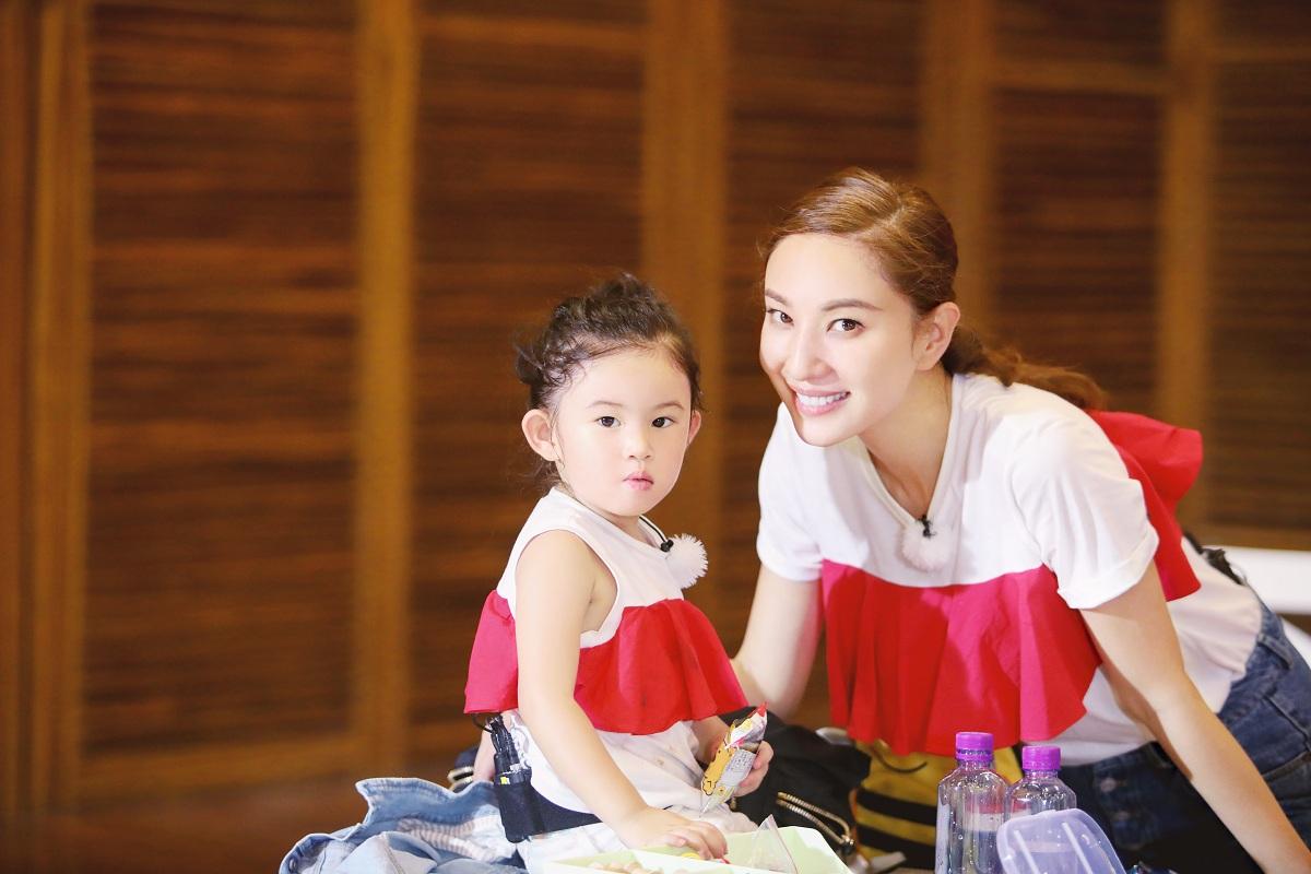 阿sa是英皇的人吗,英皇老板对阿sa和阿娇的态度