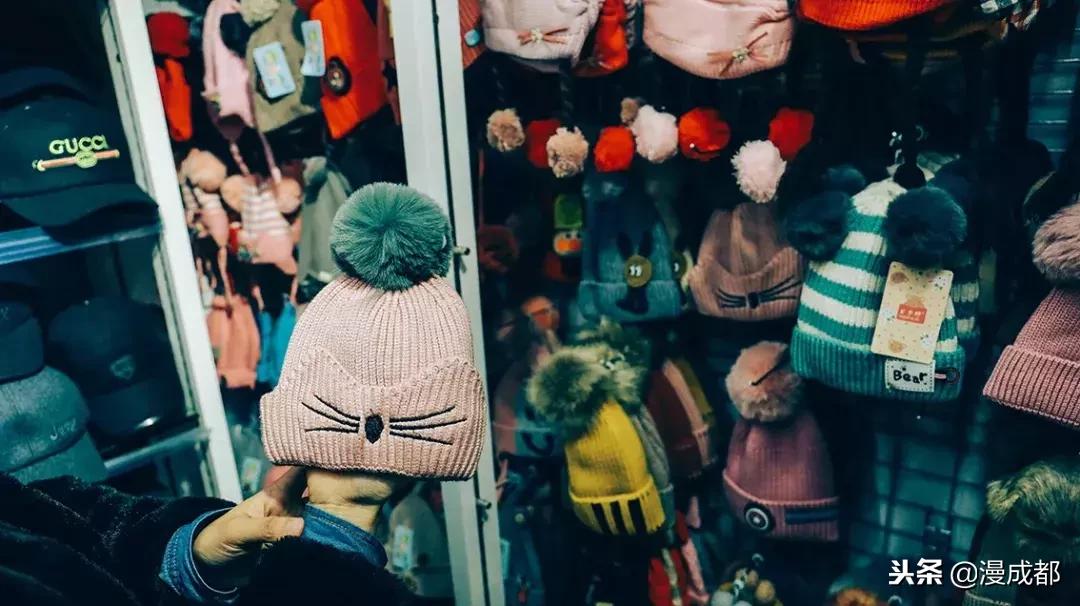 据说不来这里就白来成都，你一定没有见过这么魔幻又传奇的荷花池