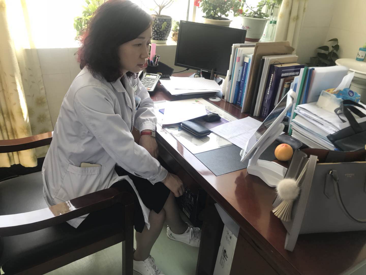 视频问诊+药品配送,患者足不出户就看上*疆新**这家医院大专家