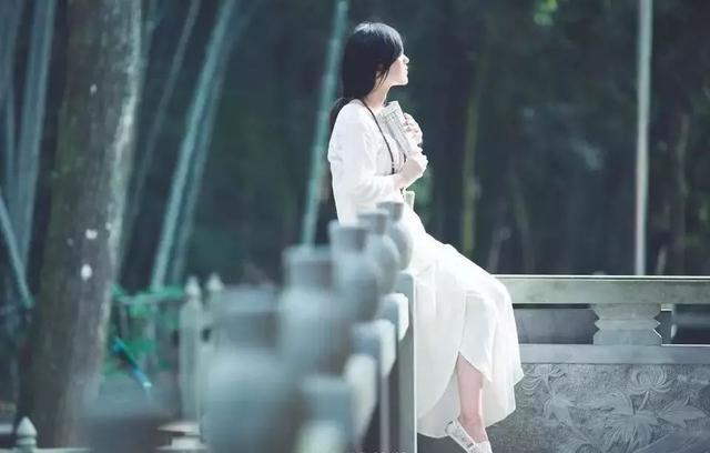 优秀作文且听风吟静待花开,优秀作文赏析青春