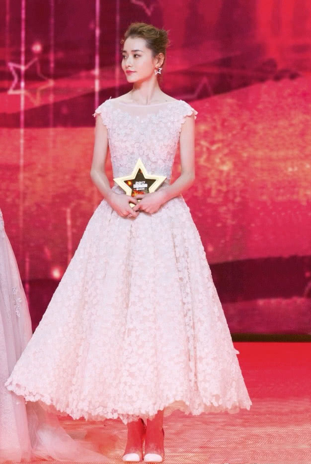 小个子女生小黑裤穿搭,小个子女生穿白裤子