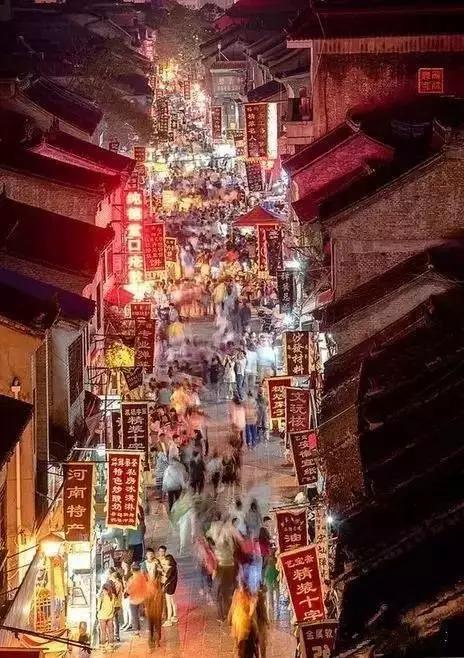 中国最著名十大小吃街及特色美食,中国夜市十大小吃街排行榜