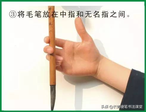 写毛笔字正确握笔姿势,毛笔的握笔姿势的正确方法