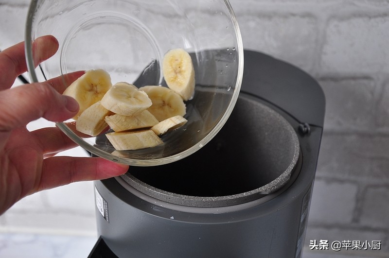 香蕉加黑芝麻加牛奶的功效,香蕉胡萝卜黑芝麻蜂蜜牛奶可以吗