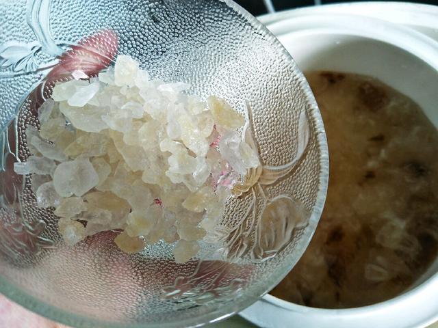 桃胶银耳羹最简单的做法,银耳桃胶羹简单做法