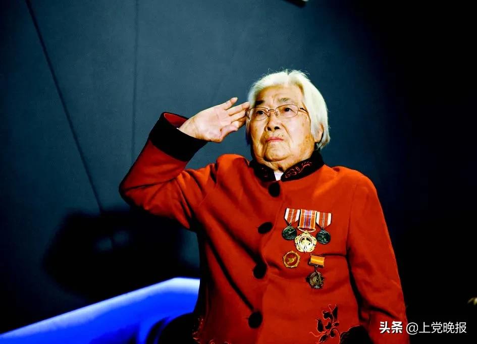 长津湖抗美援朝老兵跨时空对话,抗美援朝老兵看长津湖感动全场