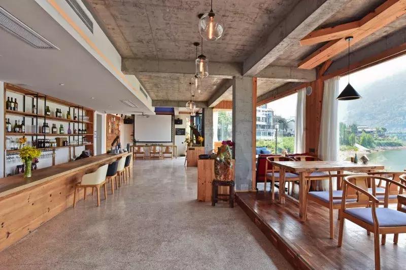 把千岛湖“装”进自家民宿，做了一个无敌湖景泳池，让无数人尖叫