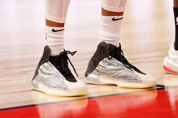 nba球员上脚安踏合集,nba球员上脚的球鞋欧文