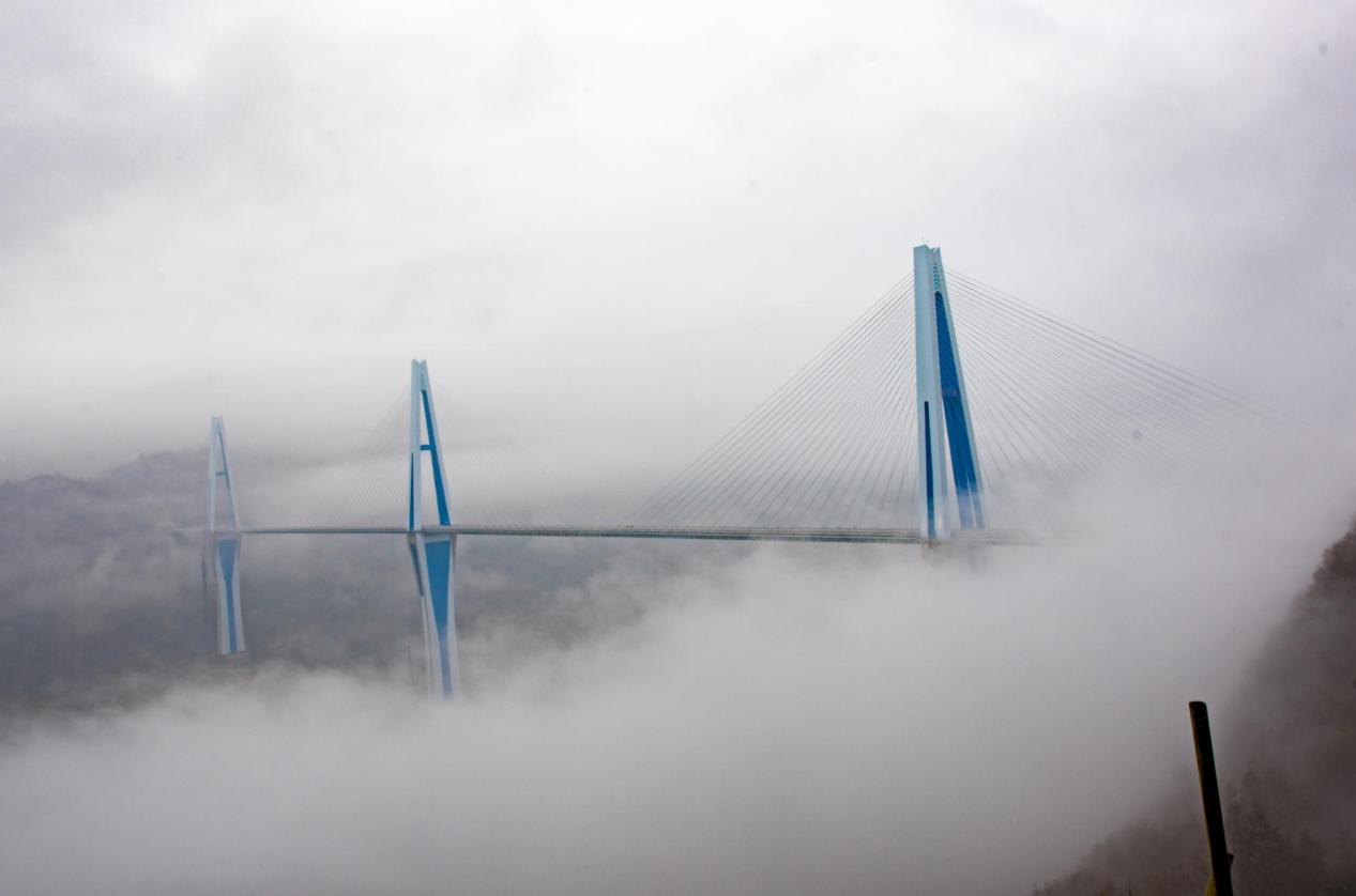 外国人评价平塘特大桥,平塘特大桥的通车最新视频