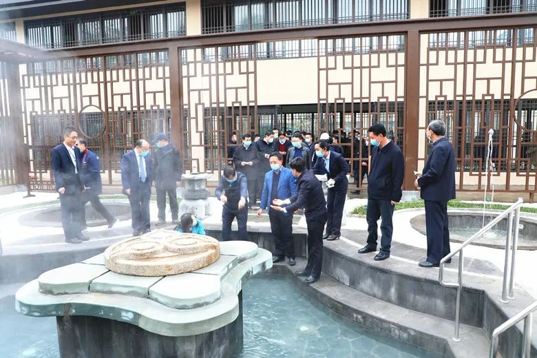 陕西勉县九昱汉水旅游度假区温泉中心开业，县委书记马大勇致词！