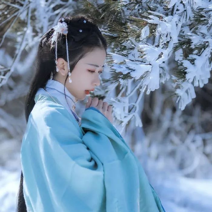 不染世俗的古风女头真人,有意境古风女头真人版