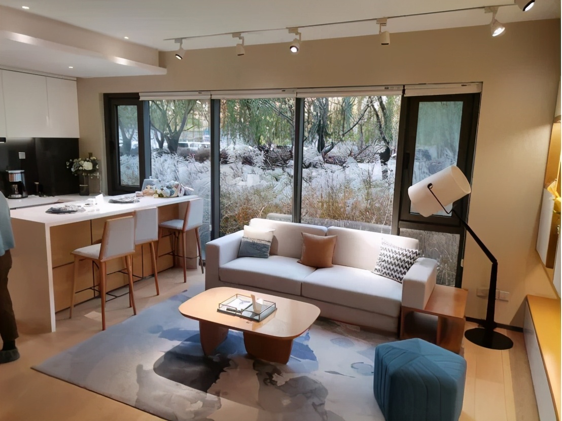 验房飘窗变落地窗维权电话,交房后整改维权