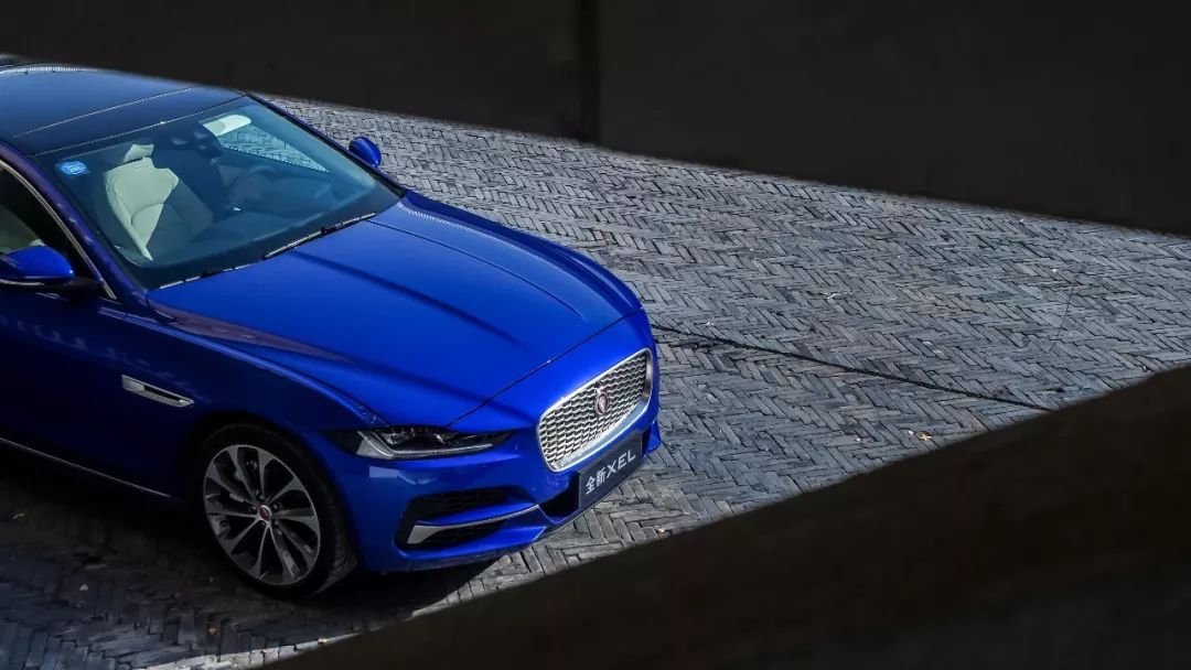 21款白色捷豹xel试驾视频讲解,捷豹xel200ps青春运动版试驾