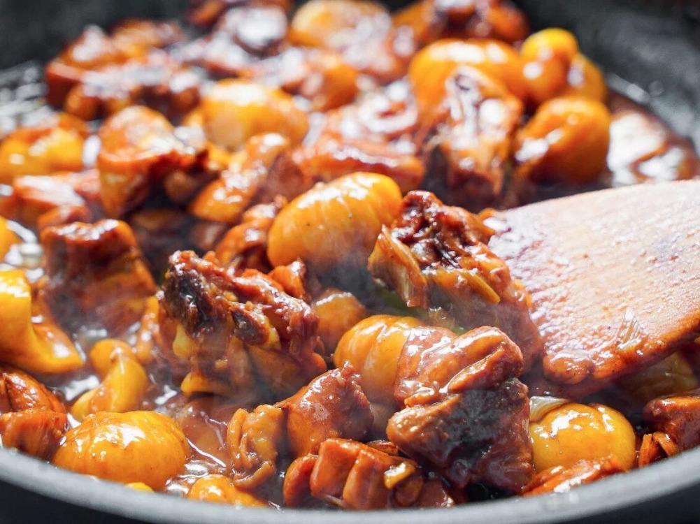 板栗烧鸡做法板栗怎么去皮,板栗烧鸡用熟的栗子