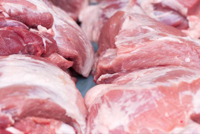 抹了硼砂的猪肉怎么区别,硼砂猪肉吃了会出现什么反应